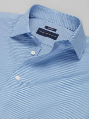 Classic Fit Spread Collar Dress Shirt