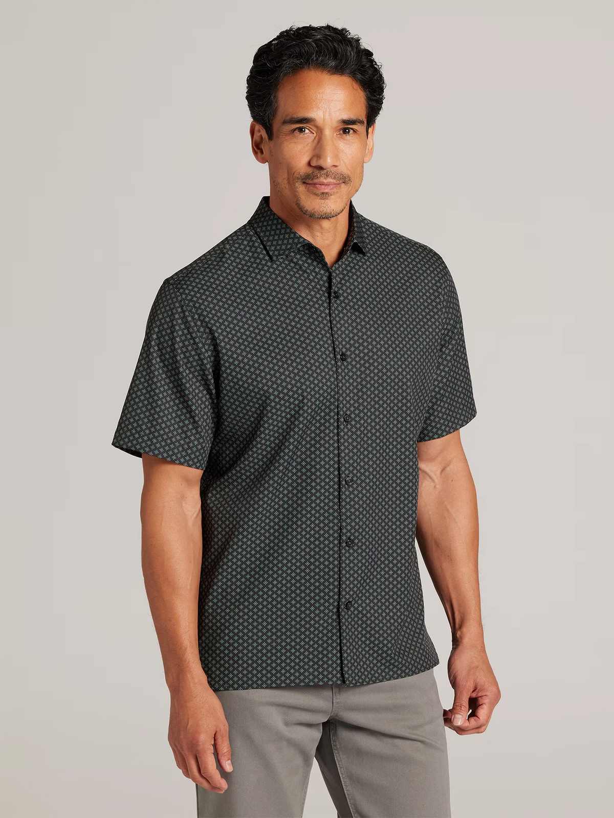 CHILLFLEX Modern Fit 4-Way Stretch Short Sleeve Button Up Shirt